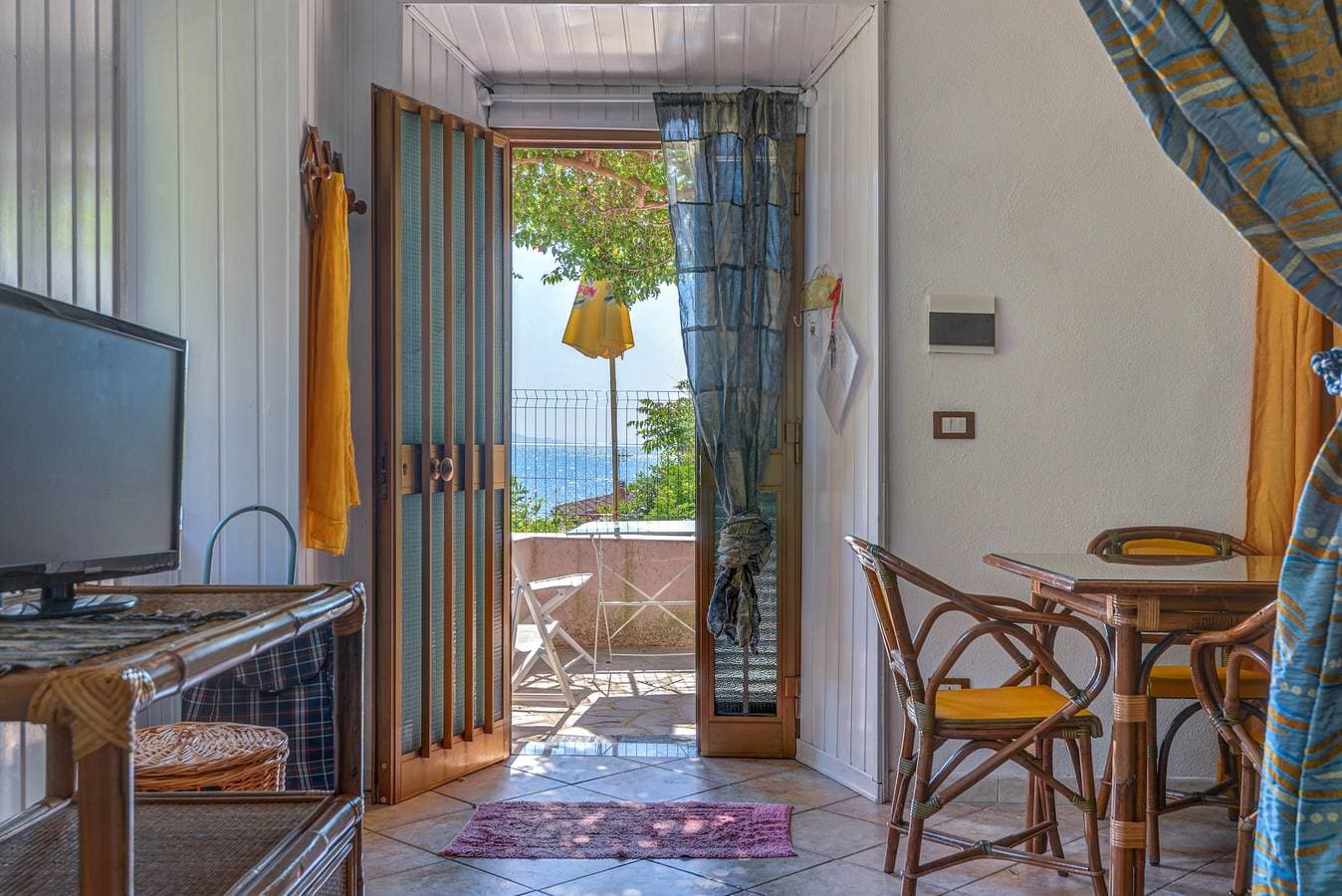 Foto 3 von 24: Ferienwohnung „Casa Vacanze Iosè“ mit Meerblick