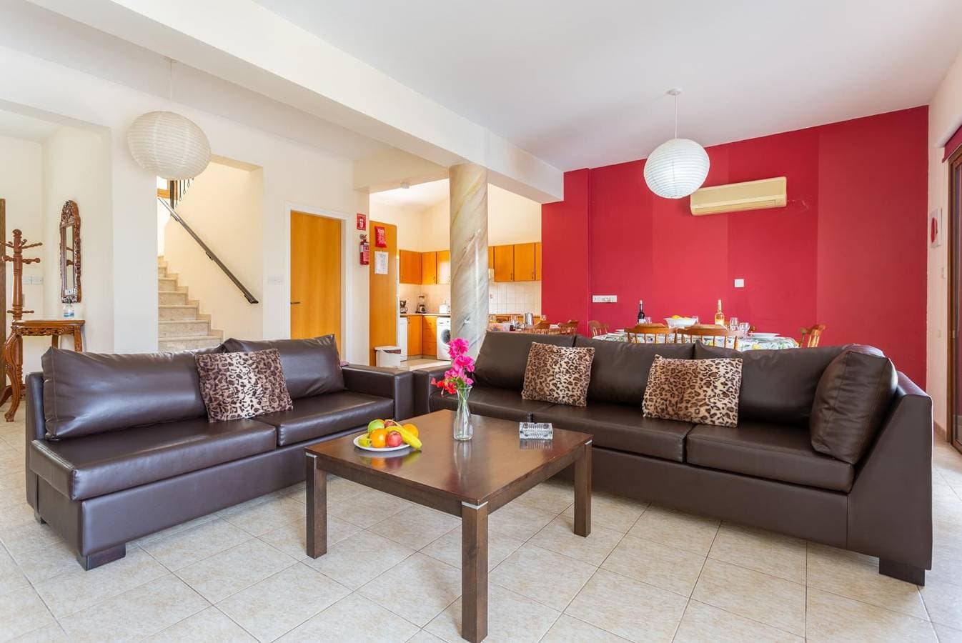 Foto 12 von 36: Villa für 9 Personen mit Terrasse