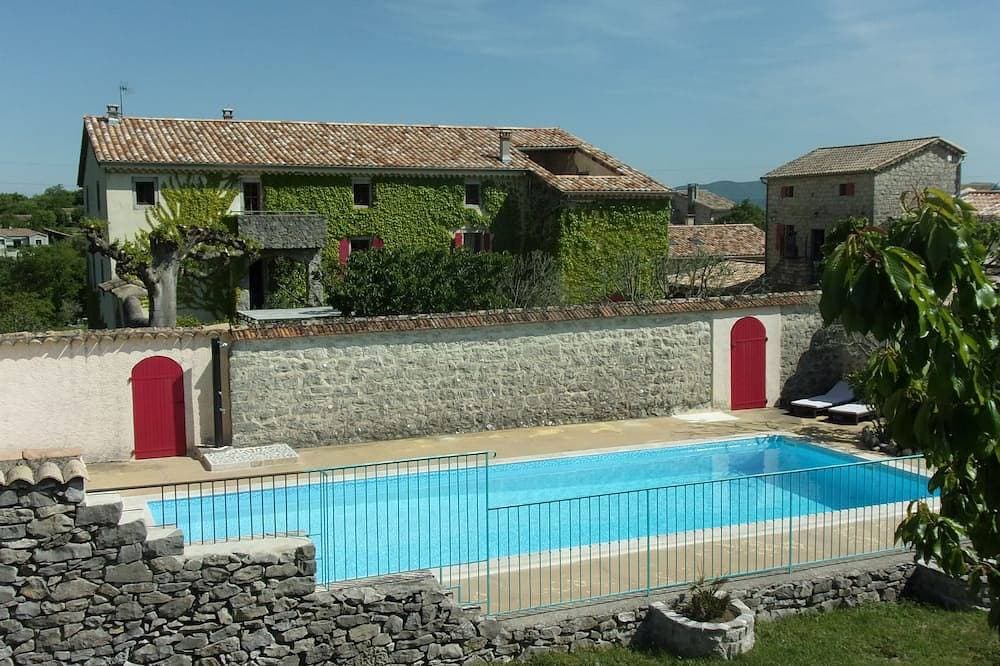 Gîte *** la Fenière 70m², 4 pers, 2 bedrooms, nature, charm, heated pool 1
