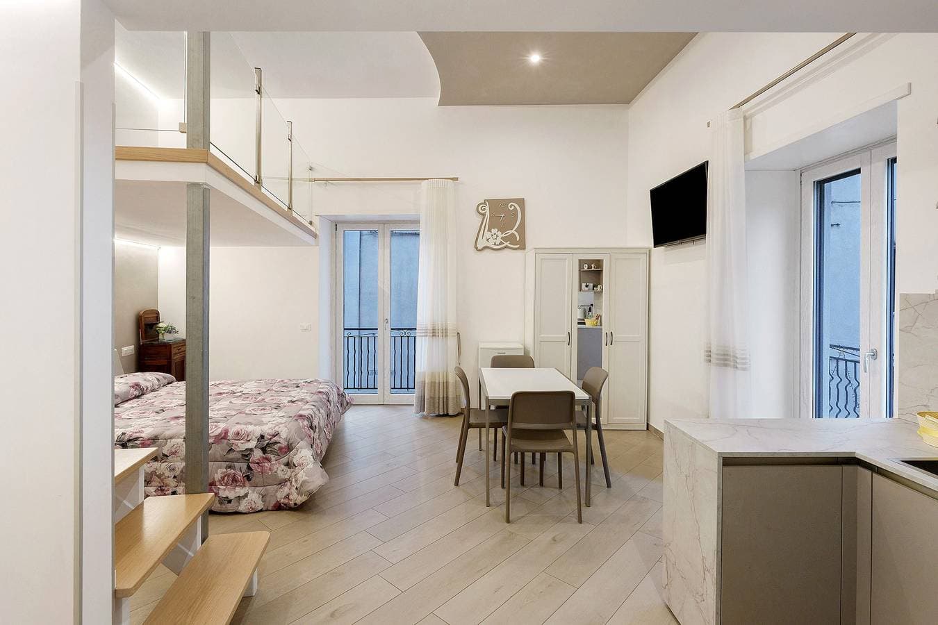 Foto 11 von 19: Ferienwohnung 'Casa Imperati' mit Bergblick, WLAN und Klimaanlage