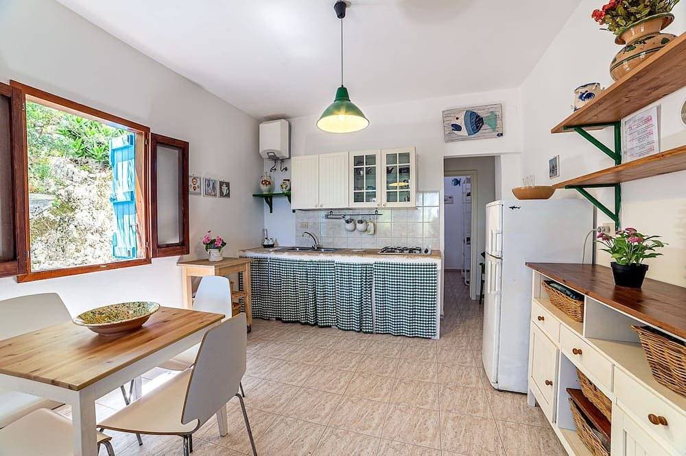 Foto 10 von 28: Mareverde.Gorgeous beachfront cottage with pool and very close to the sea access
