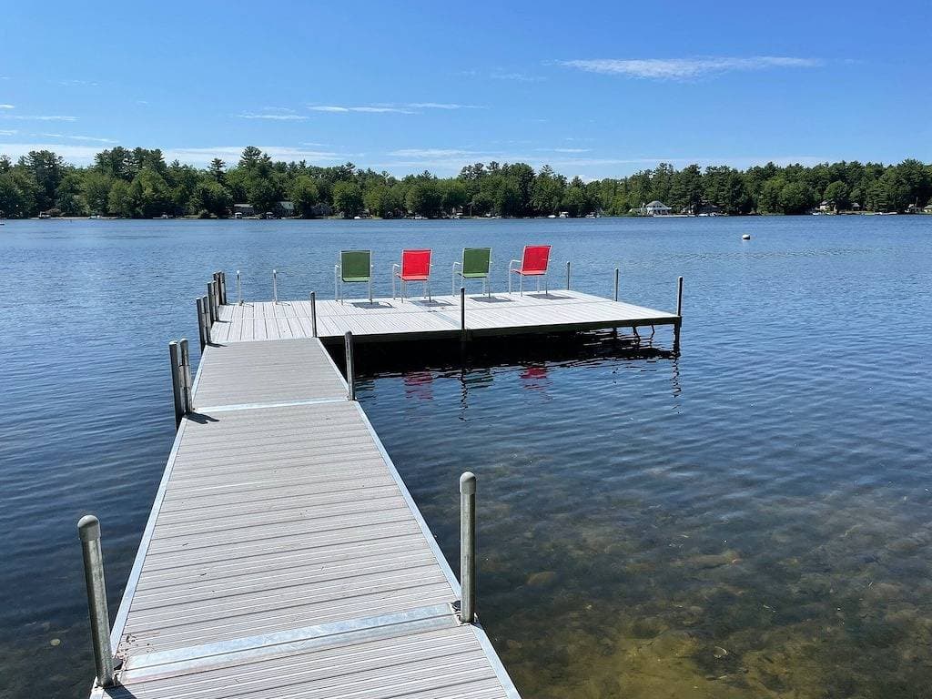 Foto 6 von 32: Cozy 100-year-old Maine camp, steps to Little Sebago Lake