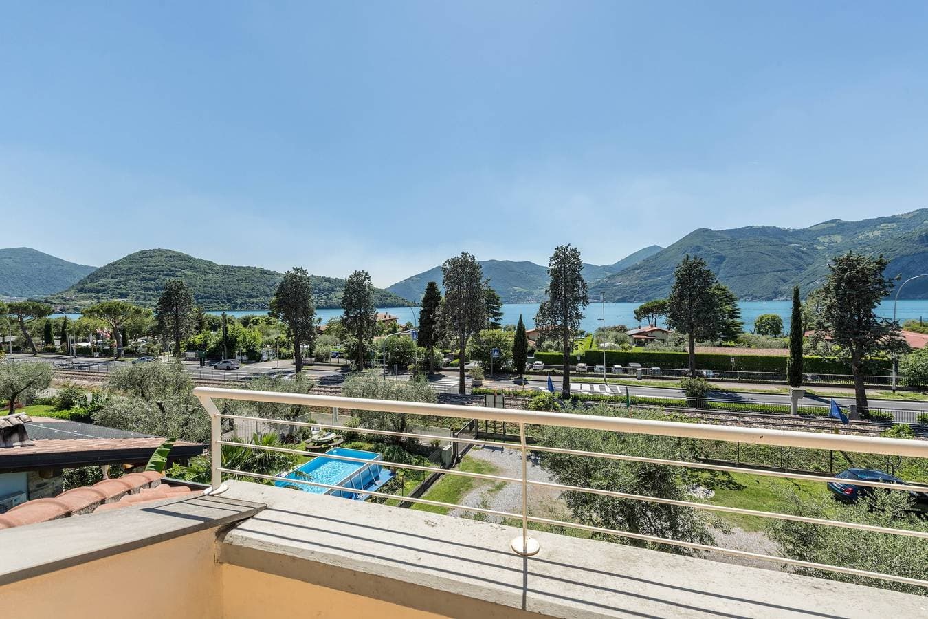 Foto 4 von 23: Ferienwohnung 'Casa Caterina Mansarda' mit Seeblick, Garten & WLAN
