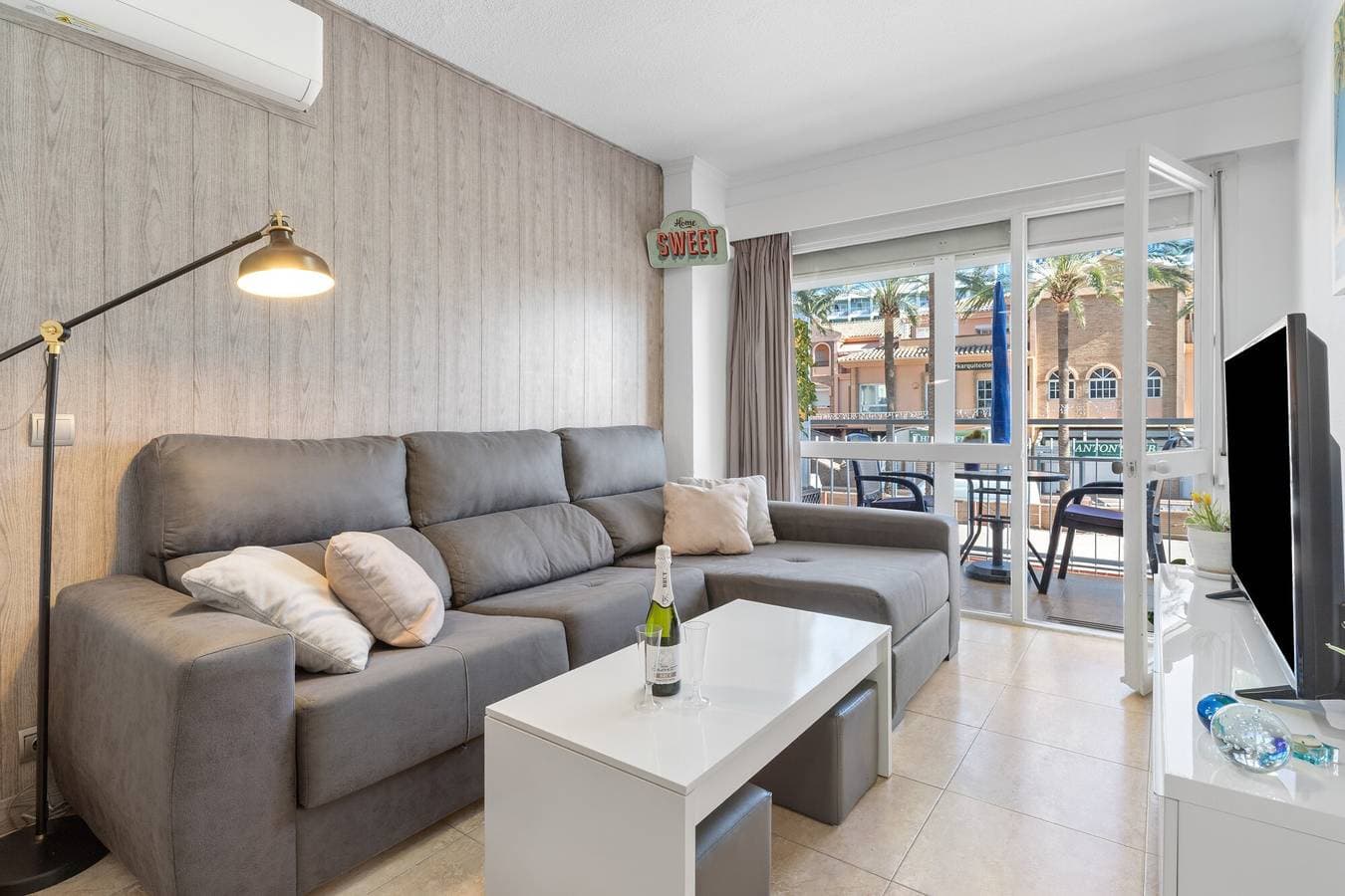 Foto 3 von 20: Apartment 'Beachfront' mit Gemeinschaftspool, WLAN und Klimaanlage