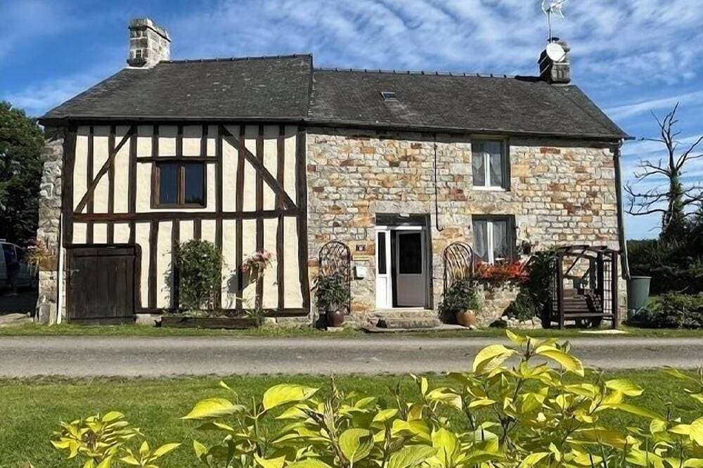 'Serendipity' Charming 2-bedroom cottage in lovely Domfront en Poiraie with WiFi 1