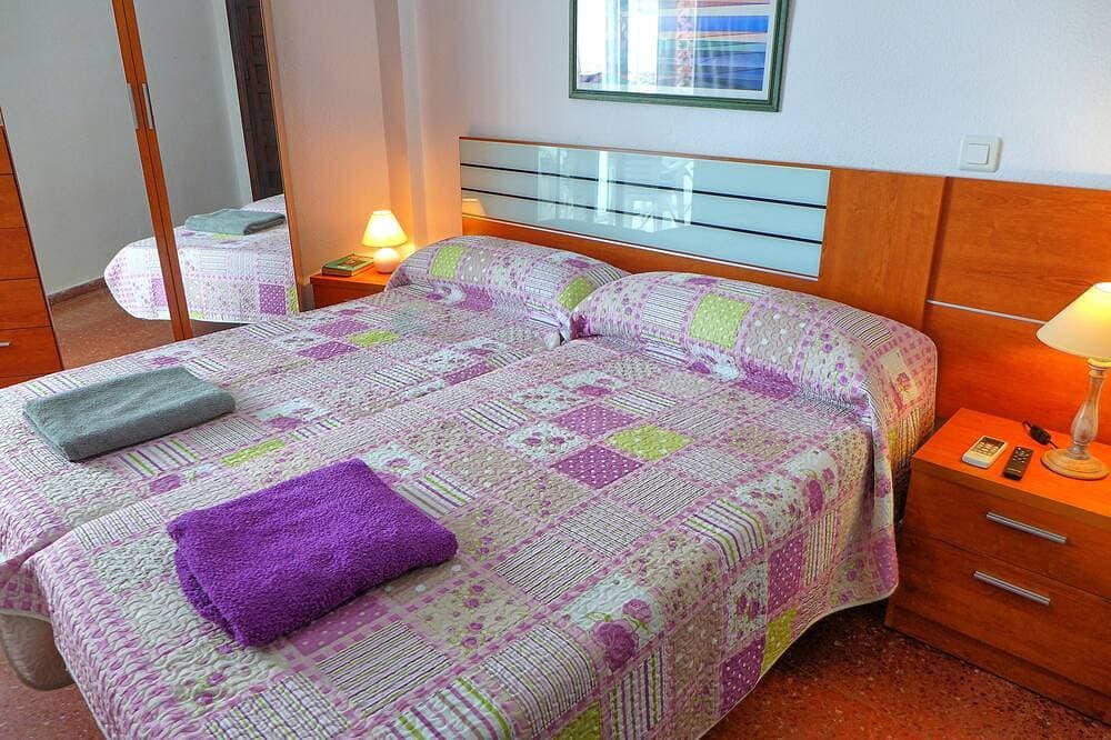 Foto 3 von 20: Seafront Apartment With Pool Torrecilla Beach Nerja