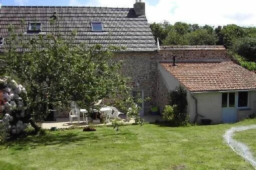 Foto 6 von 8: Hausauth. Steinhaus im Dorf St. Germain ds Vaux