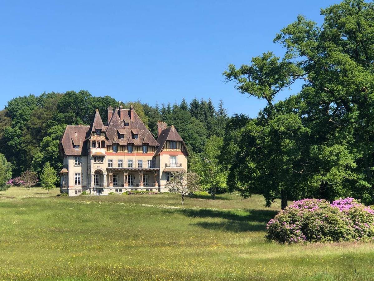 Chateau du Gue aux Biches 1