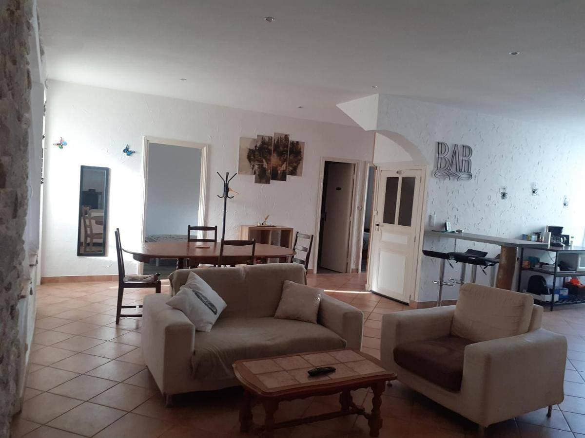 Foto 2 von 19: Two-Bedroom Apartment
