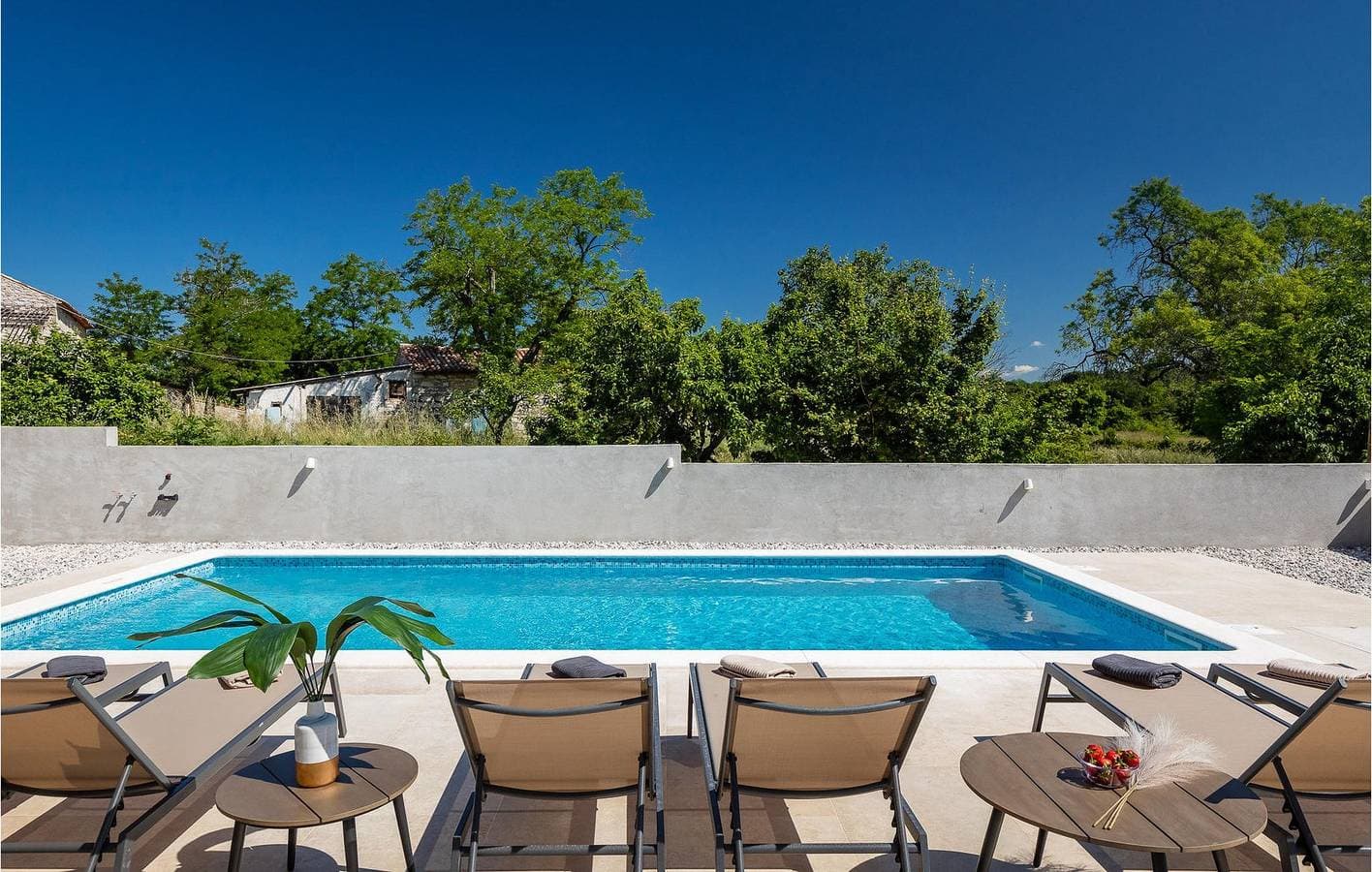 Foto 12 von 51: Gemütliche 2-Zimmer-Wohnung mit Pool, WLAN und Parkplatz in der Nähe des Restaurants Fiorini