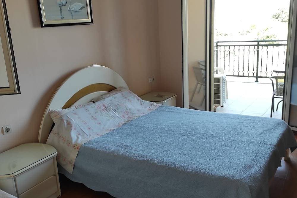 Foto 5 von 14: Spacious Room with a Private Bathroom - Stay with a Cretan Family!