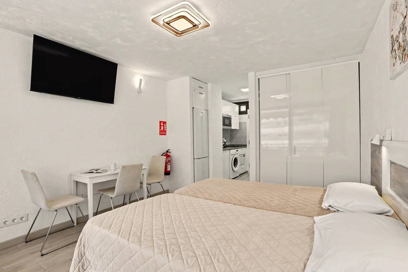 Foto 11 von 27: Ferienstudio 'Luxury Costa Adeje' mit Gemeinschaftspool, Balkon und WLAN