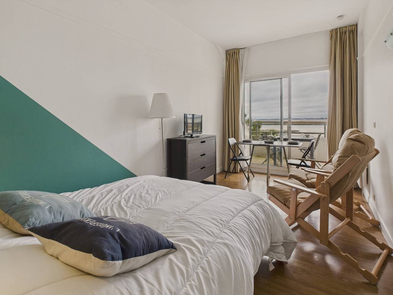 Foto 6 von 12: Meerblick mit Balkon - Studio für 2  mit Pool