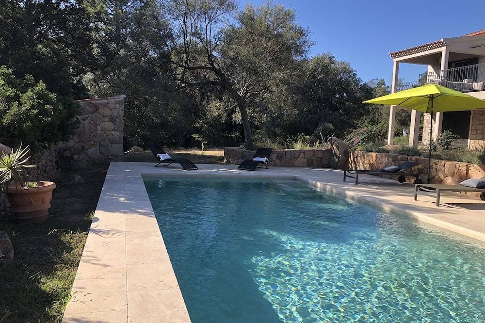 Foto 13 von 30: Detached & air-conditioned villa. Swimming pool. Garden with trees. Close to beaches