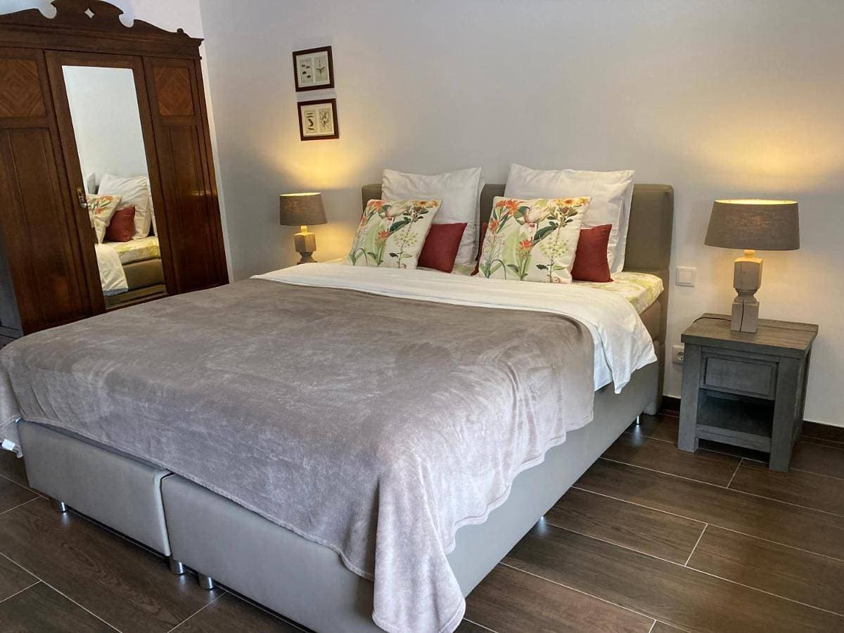 Foto 4 von 10: Double Room with Private Bathroom