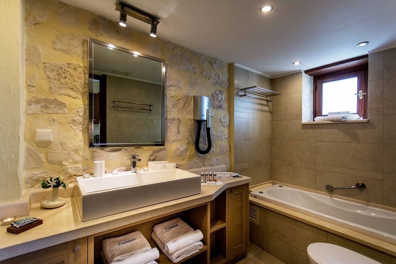 Foto 5 von 10: Luxury Zakynthos Villa | SeaViews |Deluxe Suite with Private Pool| Keri