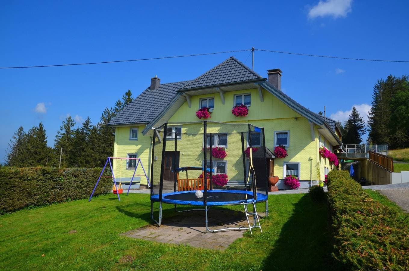 Foto 12 von 36: Ferienwohnung Zwergenschlössle mit Privatem Garten und Wi-Fi