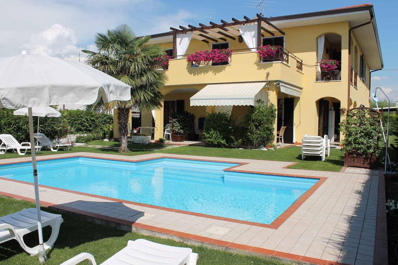 Foto 3 von 25: Ferienwohnung mit Pool