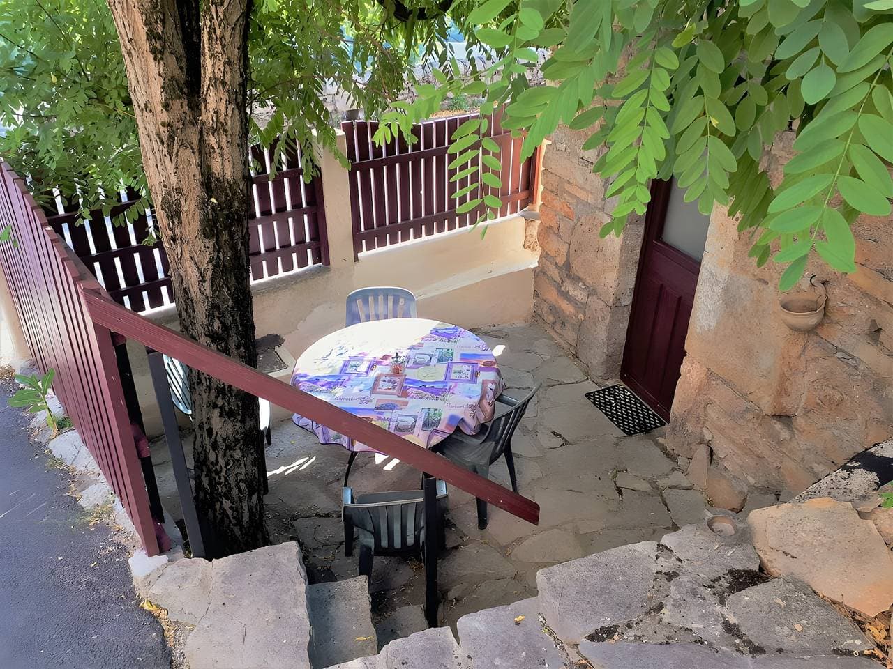 Foto 6 von 15: Gîte „Le Vignou“ in Ste-Enimie: Bergblick, private Terrasse & WLAN