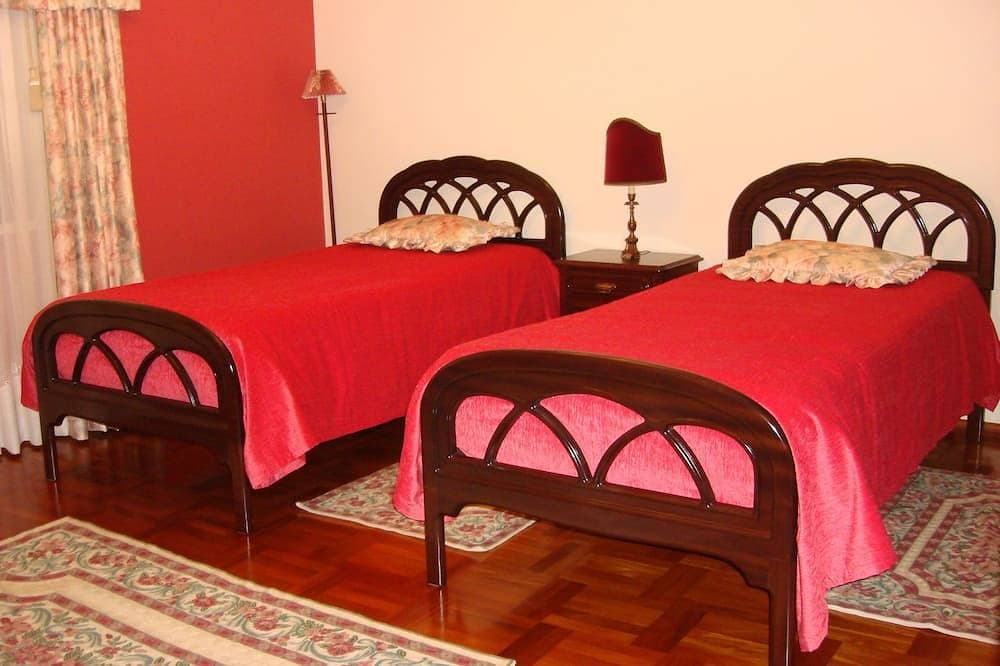 Foto 3 von 23: Villa mit eigenem Pool und Tennisplatz