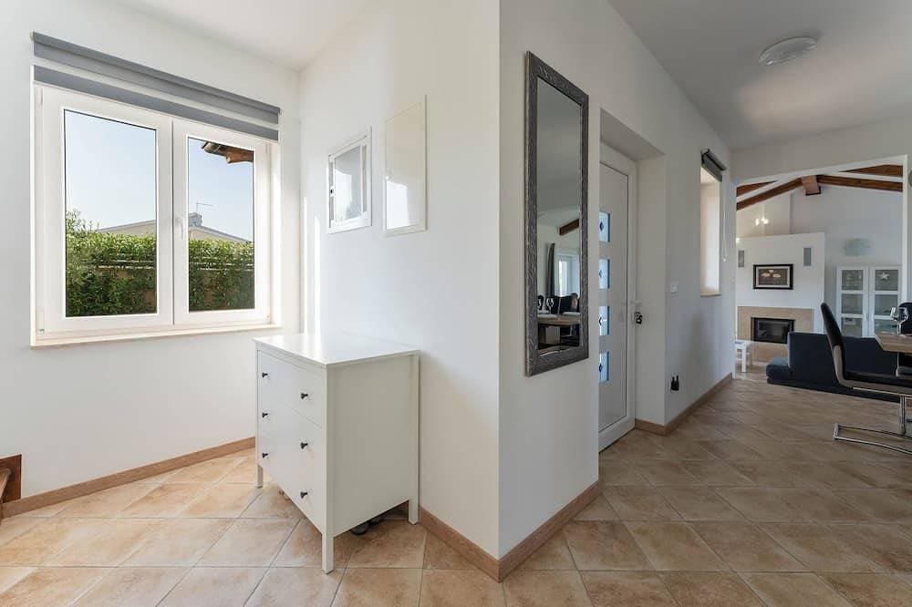 Foto 8 von 30: Exklusive Villa mit großzügigem Poolbereich