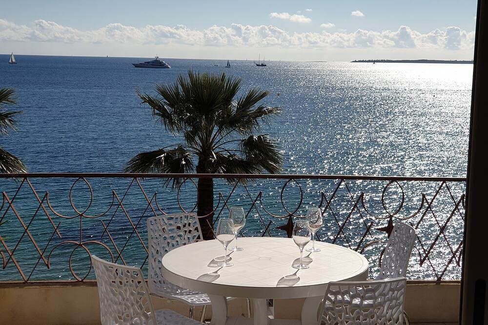 Foto 11 von 26: Beautiful seafront studio with exceptional sea view