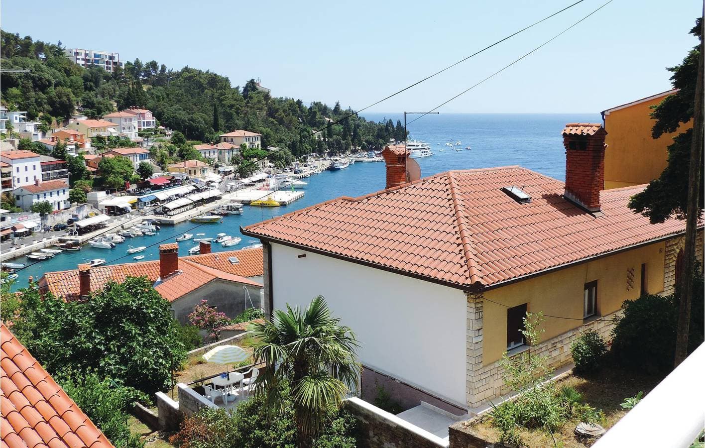 Urlaub am Meer: Gemütliche Ferienwohnung mit Terrasse und Gartenmöbeln, 100 m vom Strand entfernt 1