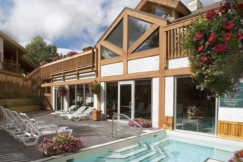 Foto 12 von 26: Rustikales Budget Banff Condo mit Kamin | Zugang zu 2 Whirlpools!