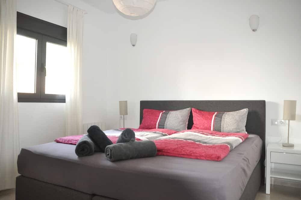 Foto 7 von 24: Moderner Bungalow mit beheiztem Pool, 50m vom Meer - Whirlpool -