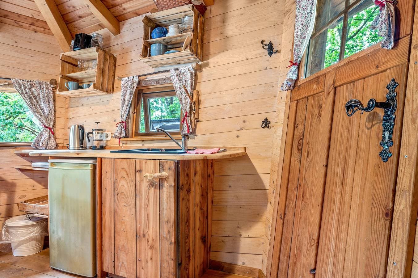 Foto 9 von 25: Ferienhaus 'Baumhaus Wernerwald' mit Balkon und WLAN