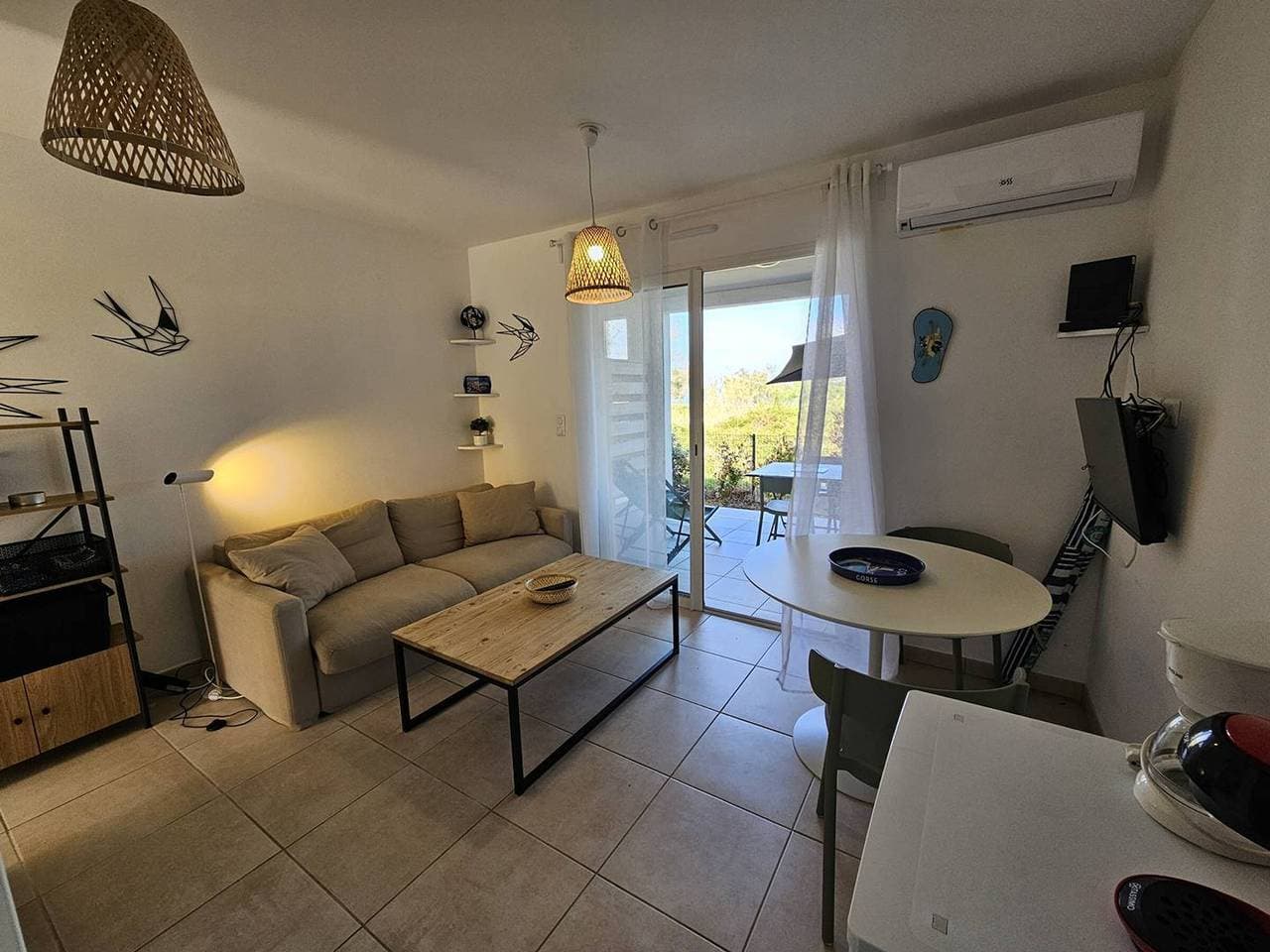 Foto 4 von 21: Wohnung am Strand mit Meerblick - Beheizter Pool, WLAN, Klima, 3 Zimmer - Linguizzetta