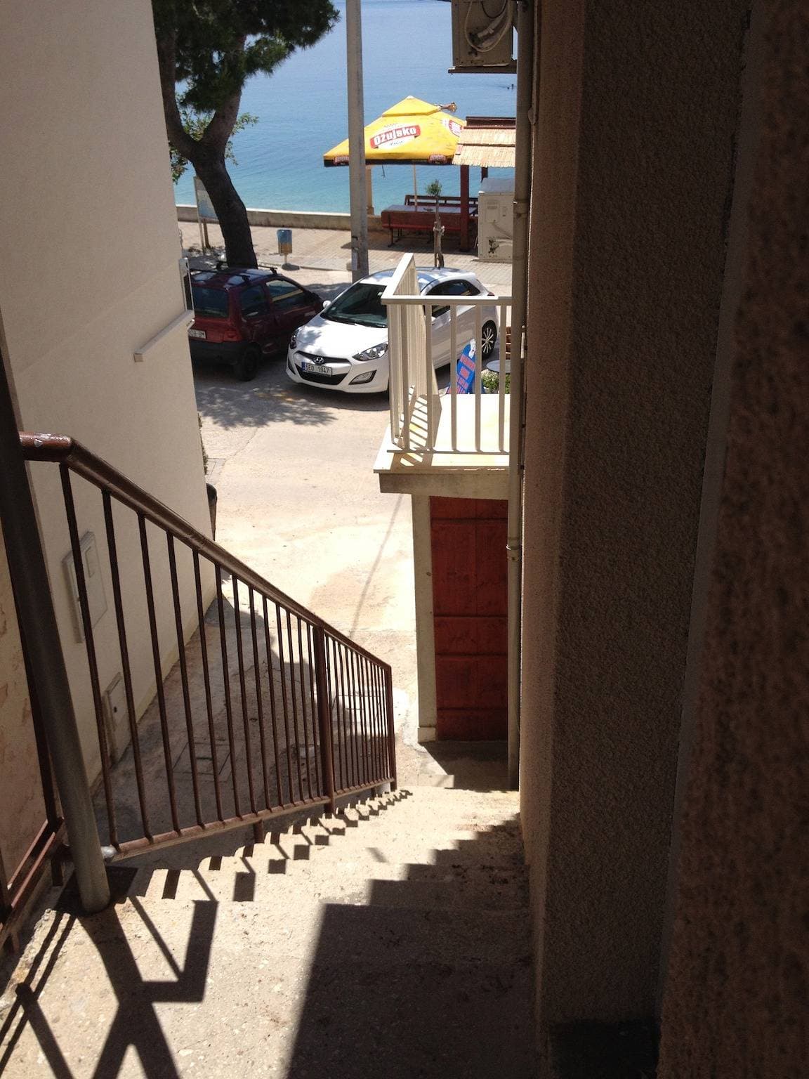 Foto 4 von 21: 3-Zimmer-Ferienwohnung am Strand Drasnice, Makarska -b