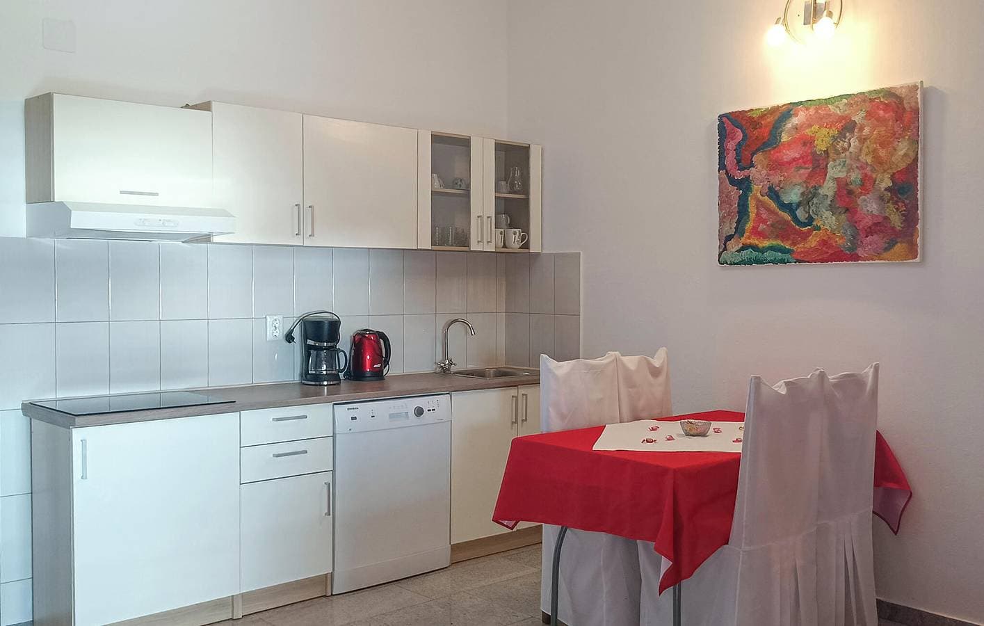 Foto 5 von 22: Apartment am Meer mit Terrasse, WLAN und Parkplatz in der Nähe von Novigradsko Mehr