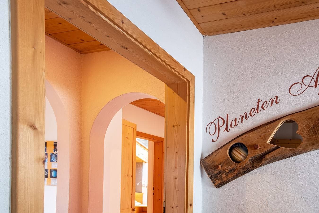 Foto 12 von 29: Apartment 'Gamperhof Planet' mit Bergblick, Gemeinschaftsgarten und Whirlpool