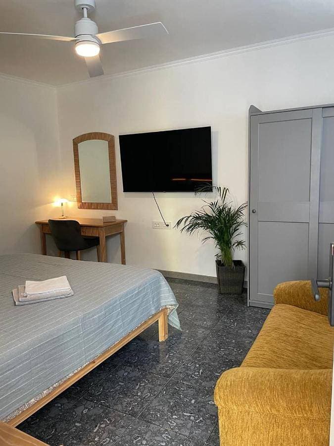 Foto 3 von 15: Double Room with Shared Bathroom