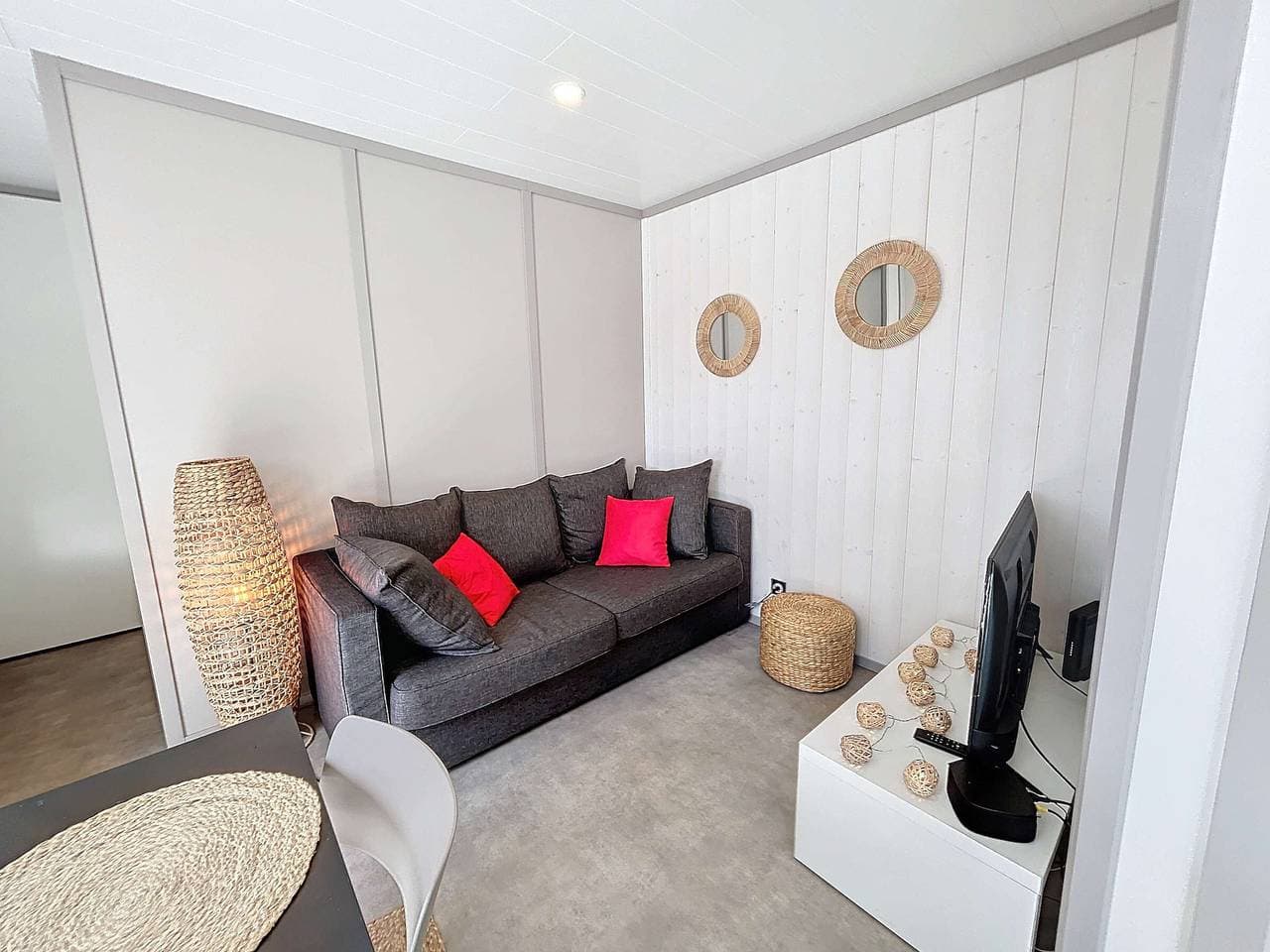 Foto 5 von 34: Gemütliches Ferienhaus mit beheiztem Pool, 4 Schlafplätze und privater Terrasse