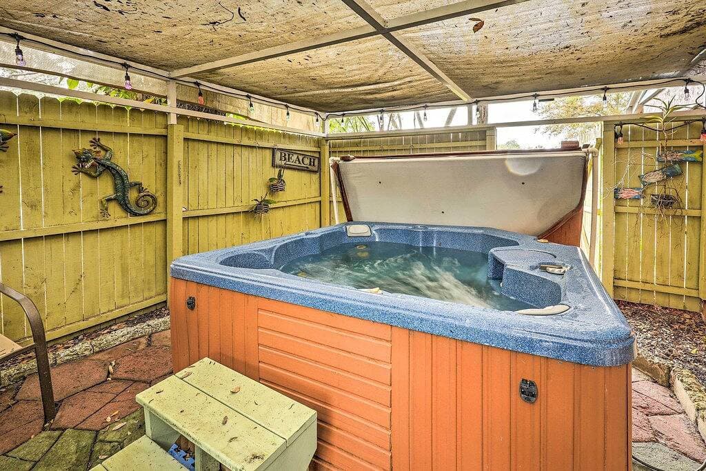 Foto 11 von 44: Riverfront Getaway w/ Hot Tub & Game Room!