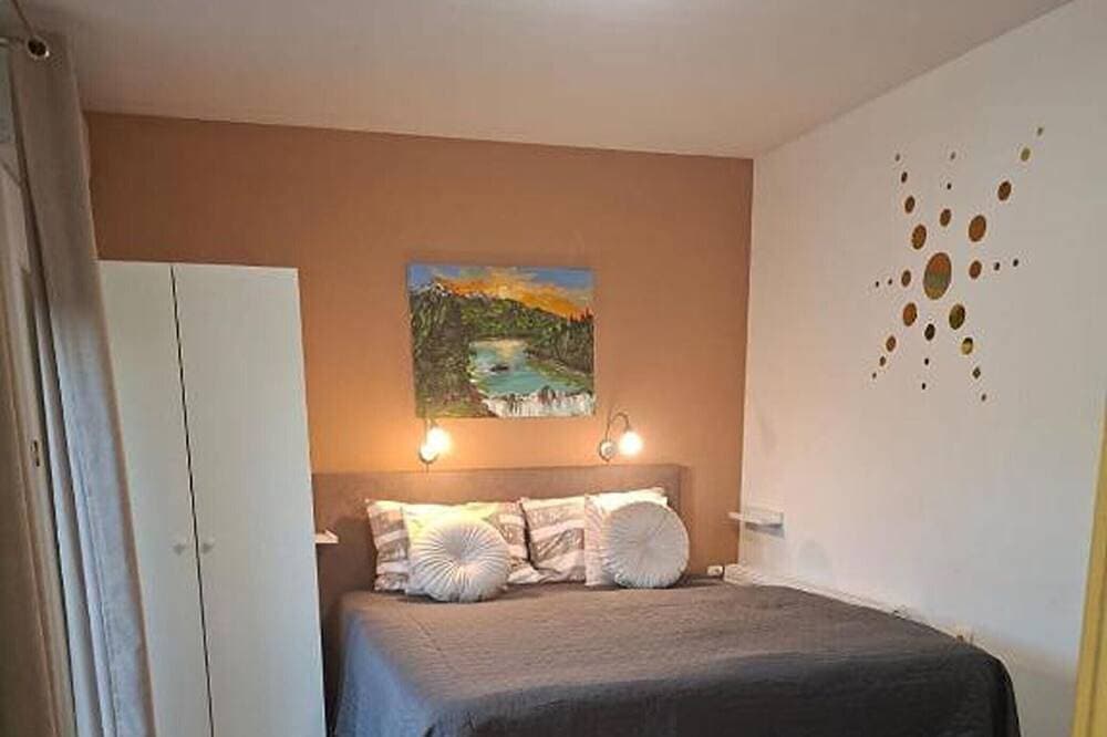 Foto 2 von 24: One Bedroom Apartment with Terrace