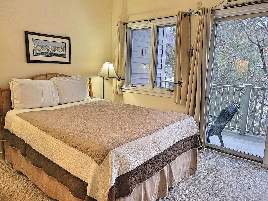 Foto 9 von 16: Kitchen, AC, deck, mountain view, pool, ski shuttle. Lc213 by Lrs