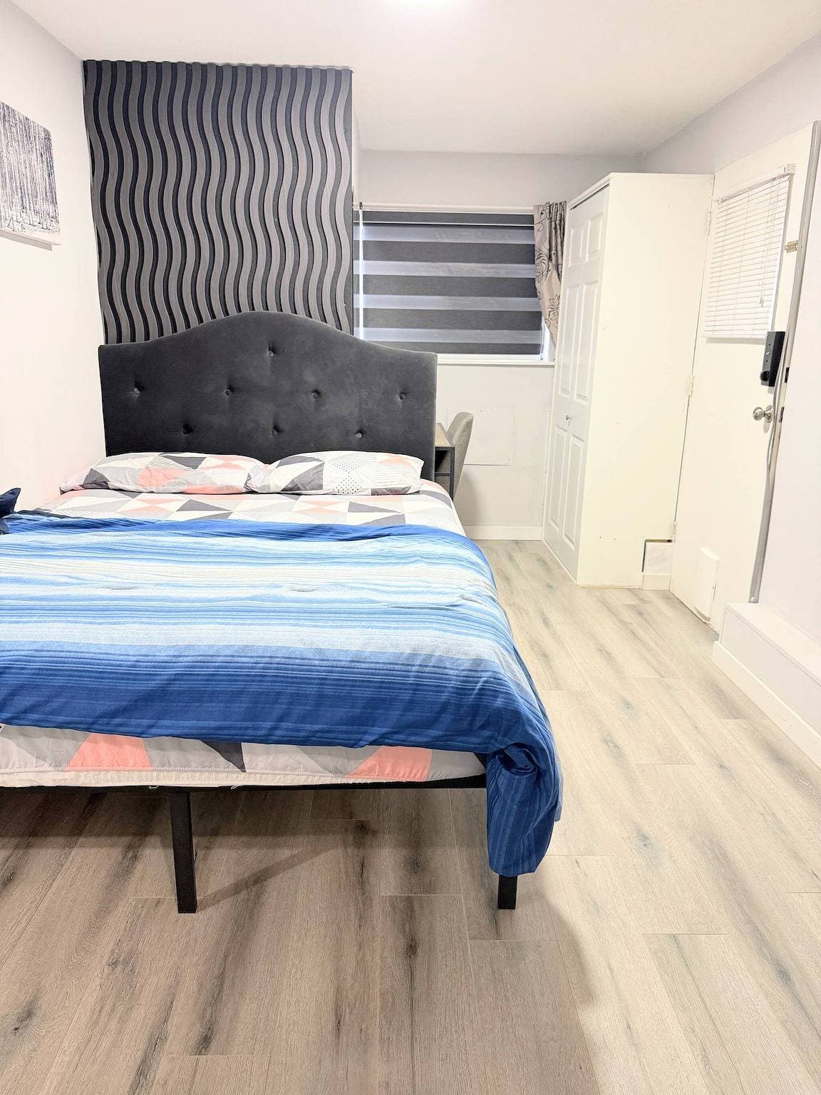 Foto 3 von 9: Modernes Studio mit eigenem Eingang, eigenem Eingang, flexibler Check-in
