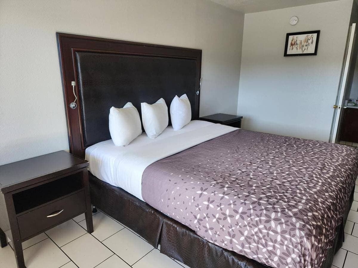 Pacific Inn 1