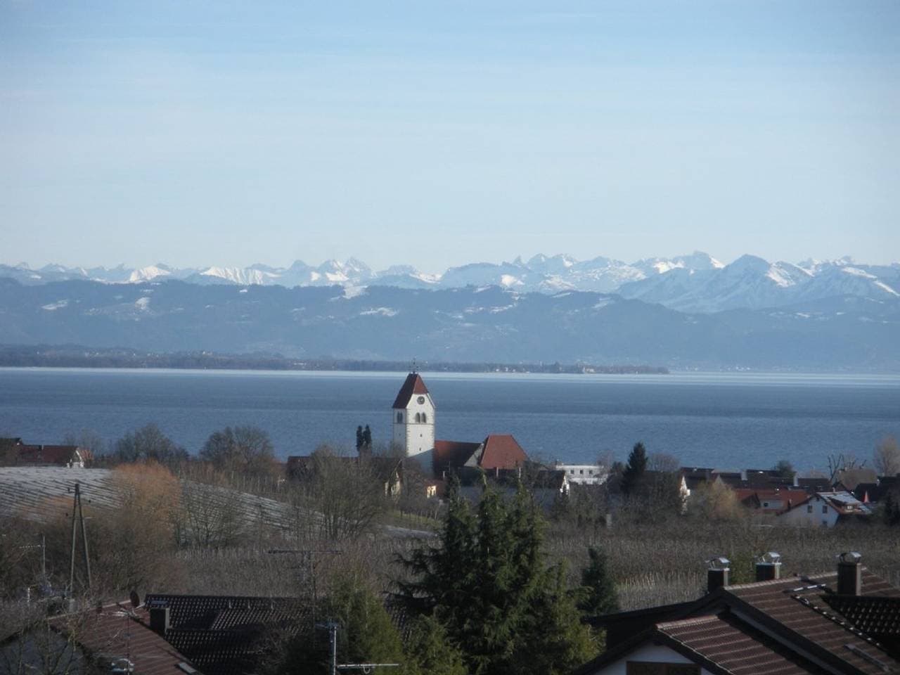 Foto 2 von 14: Haus Am Apfelweg - 'Ferienwohnung Topaz' mit Seeblick, Balkon und WLAN