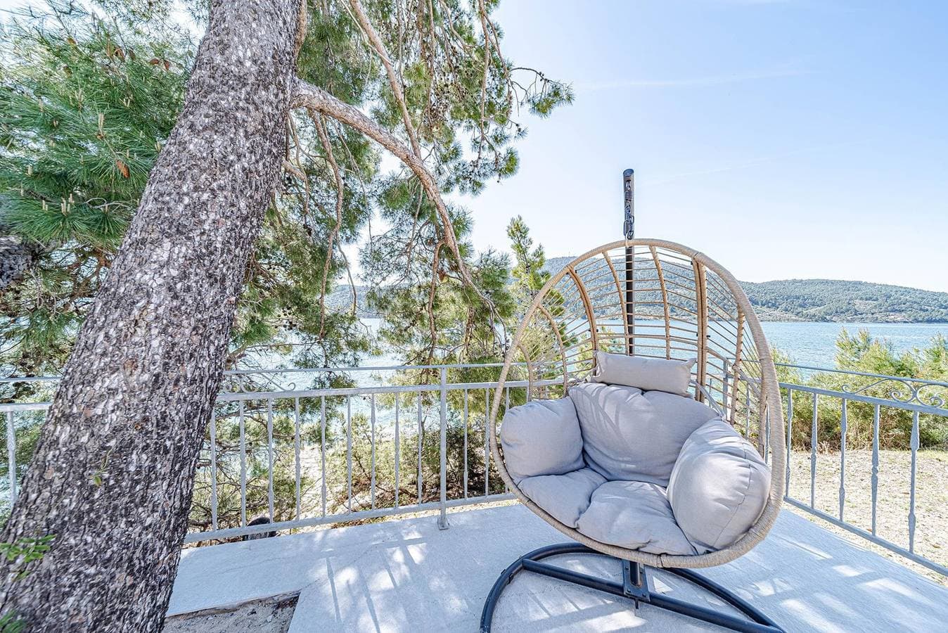 Foto 6 von 47: Schönes Ferienhaus am Meer Ema mit Terrasse