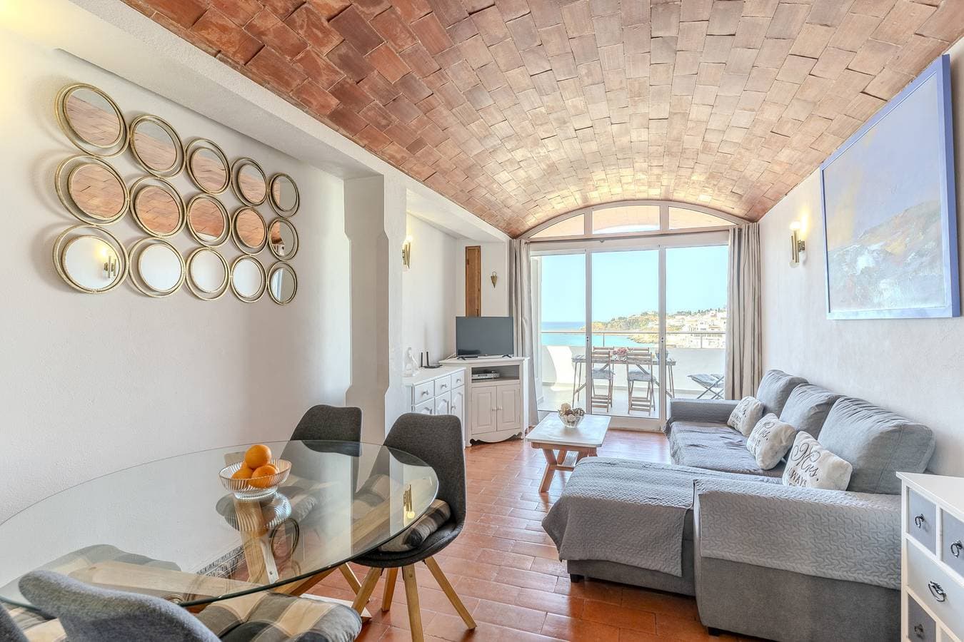 Foto 4 von 23: #326 Sea View Apartment | Balcony & Relax