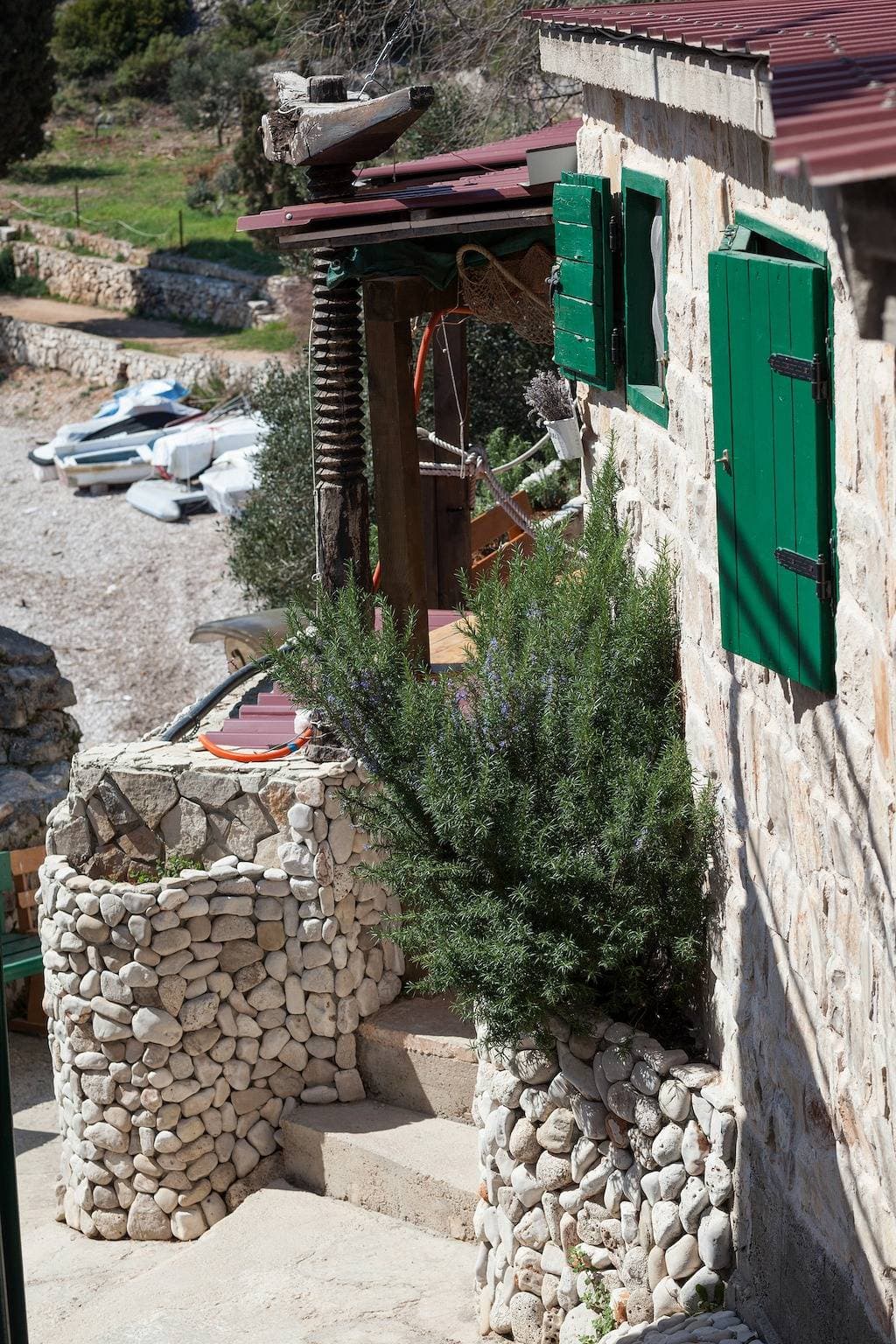Foto 8 von 29: 1-Zimmer-Haus am Strand Bucht Tvrdni Dolac, Hvar K-13018