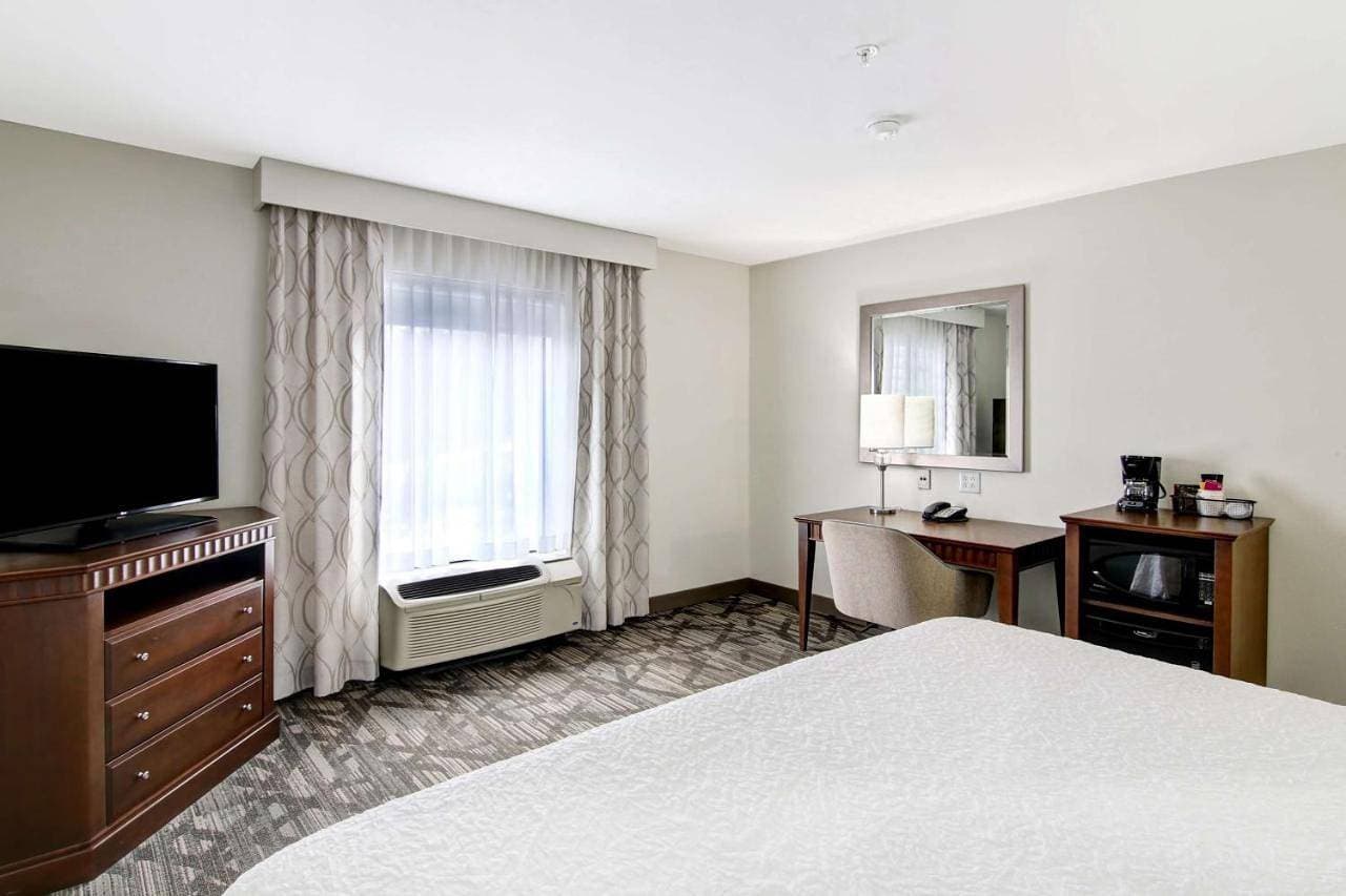 Foto 7 von 10: King Room with King Bed - Non-Smoking