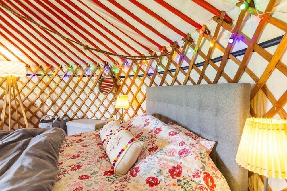 Foto 3 von 17: Yurt-Aufenthalt mit Terrasse und Panoramablick in Denneville