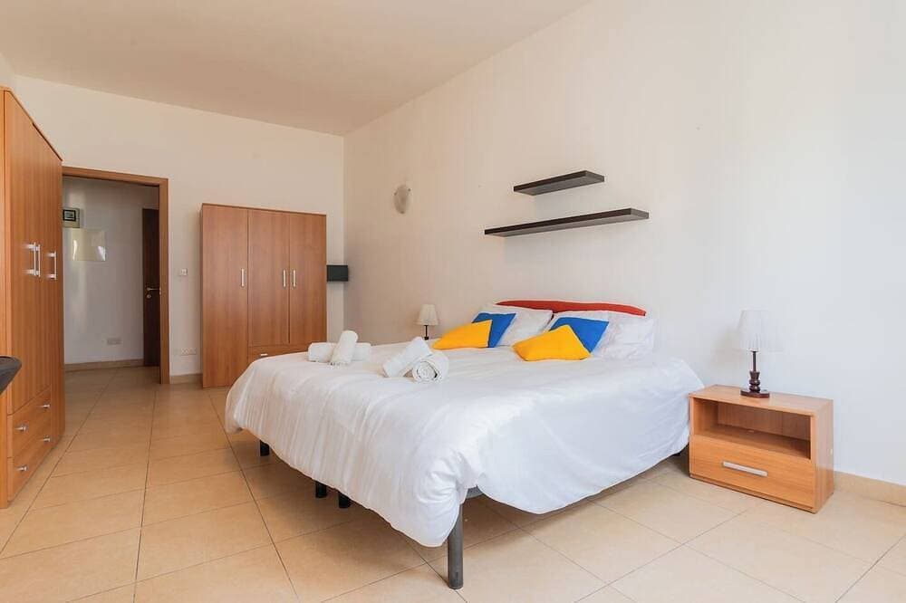 Foto 4 von 30: The King at Roulette | Modern Apartment, Paceville