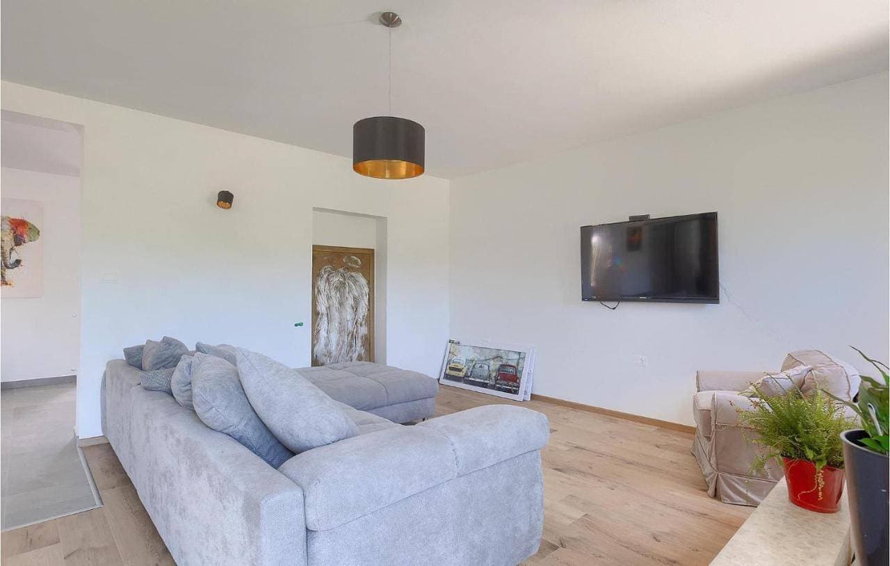 Foto 6 von 40: Seven-Bedroom Holiday Home