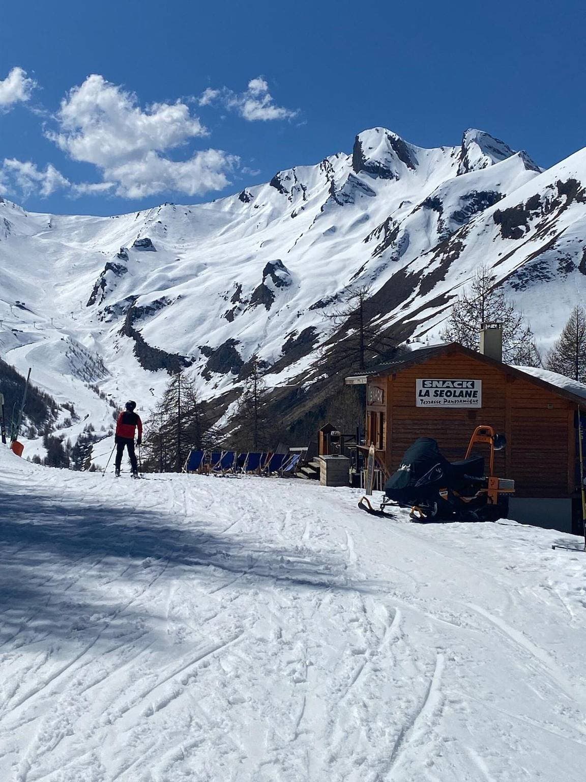 Foto 10 von 19: Bed & Breakfast 'La Baïta De La Foux – Zimmer 1' mit Bergblick, Gemeinschaftsterrasse und WLAN